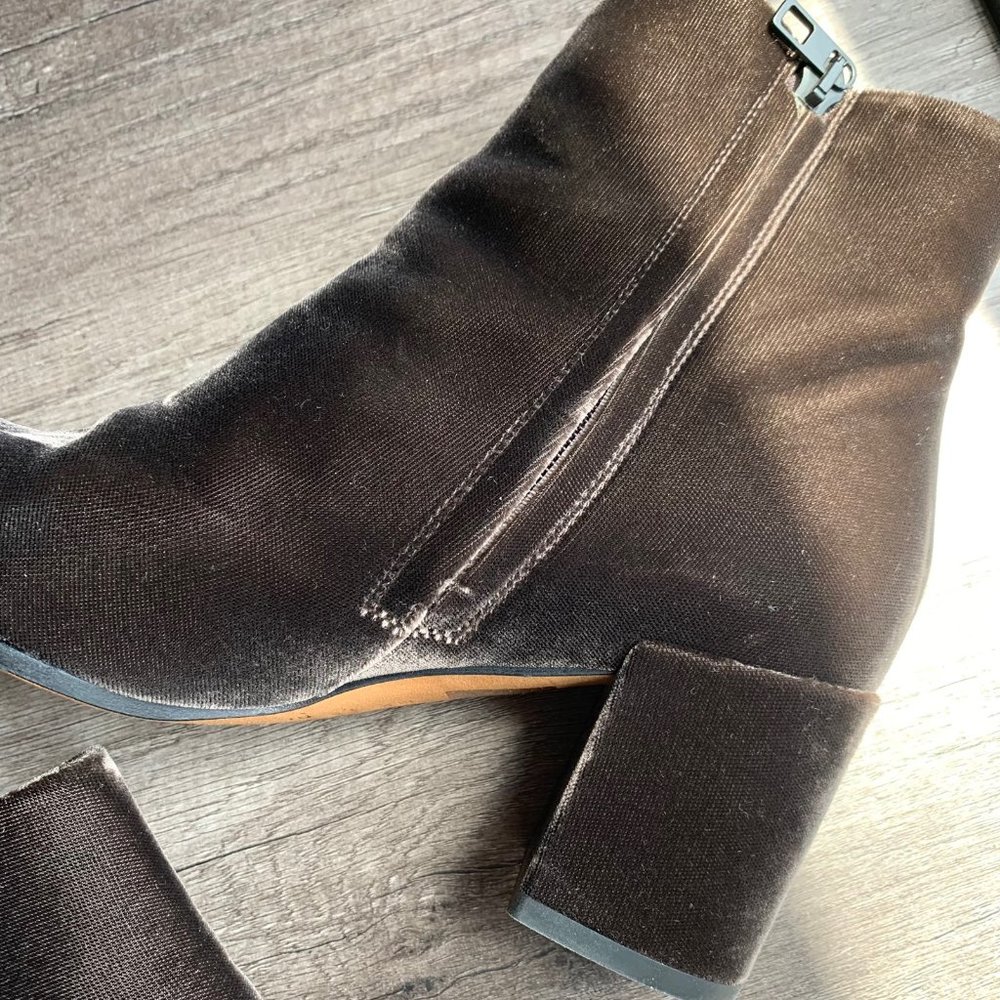 Vince Women's Blakely velvet ankle boots us size 8 - Picture 4 of 11